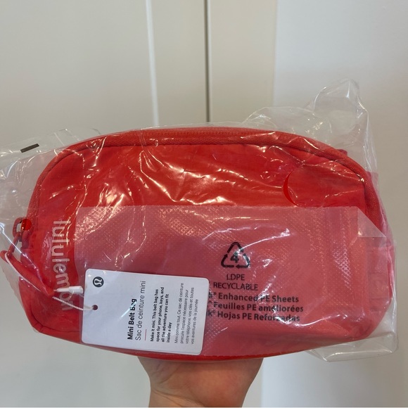NWT Lululemon Red Mini Belt bag .7L size , solar orange / white - Picture 12 of 16